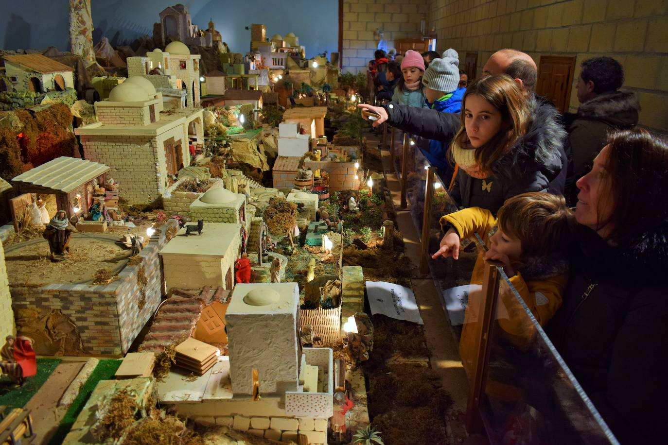 Fotos: Jornada de mercado y visitas al belén, en Sorzano