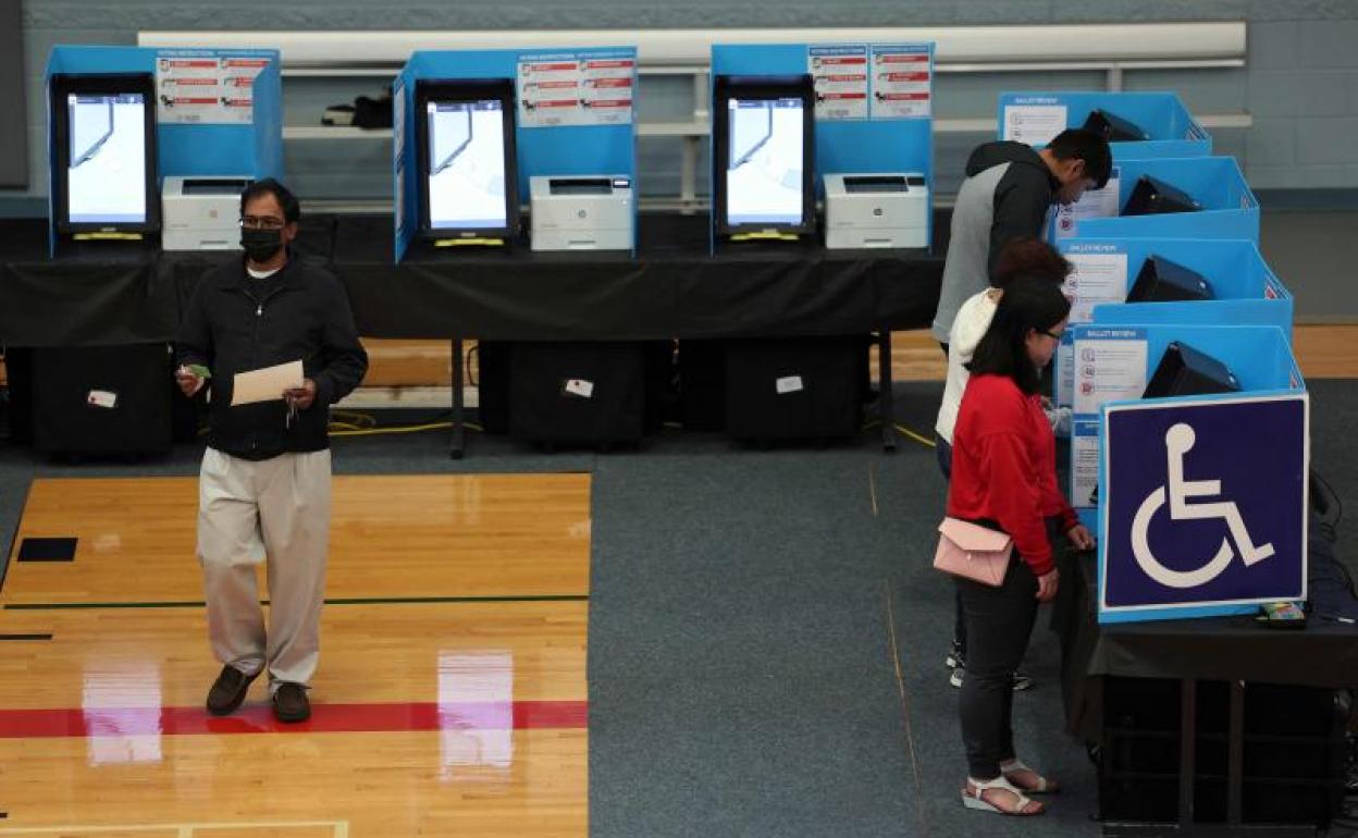 Votación en un colegio electoral de Norcross, en Georgia. 