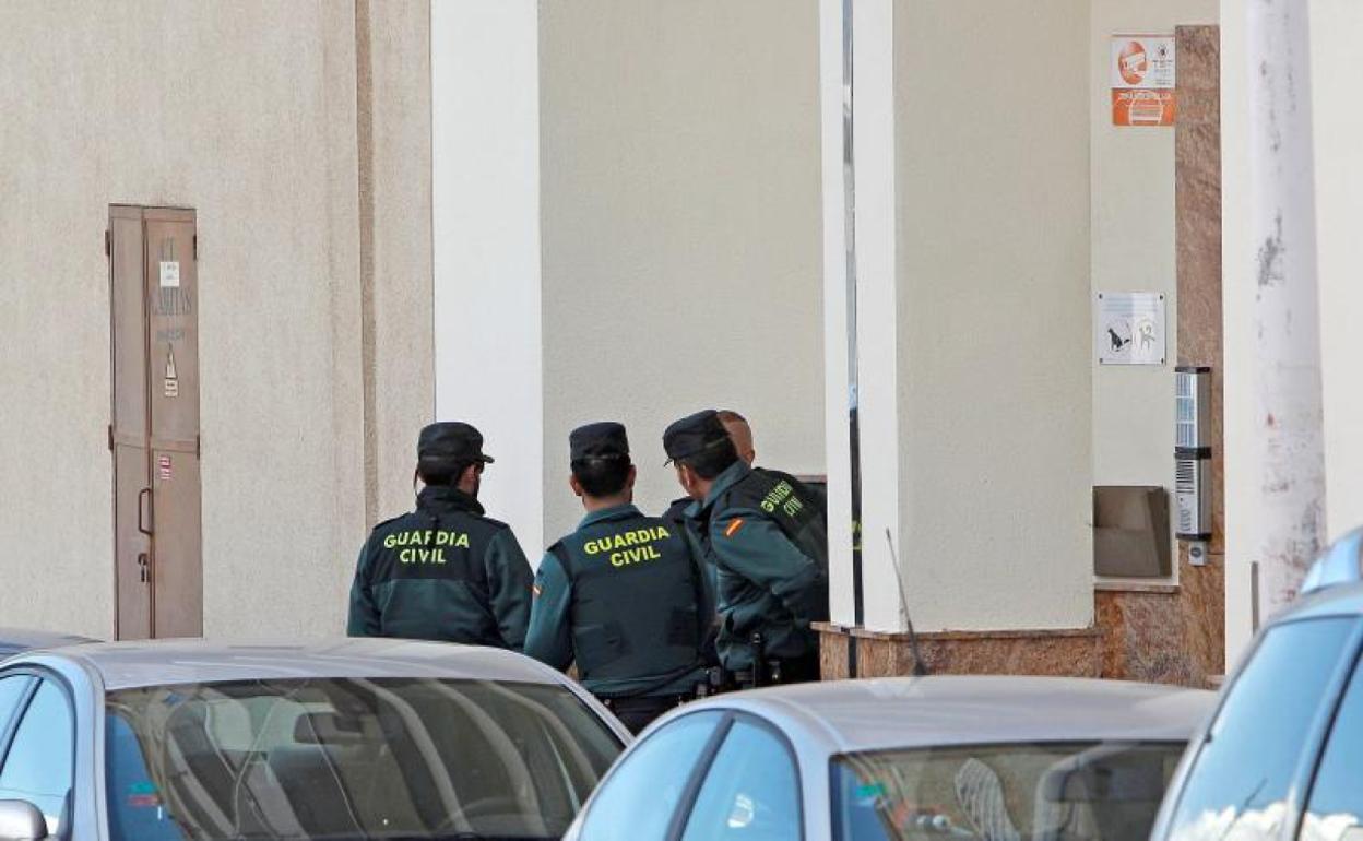 Varios agentes de la Guardia Civil. 