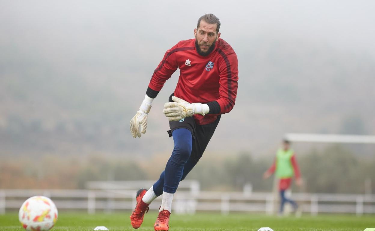 El portero Limones en el entrenamiento de ayer. 