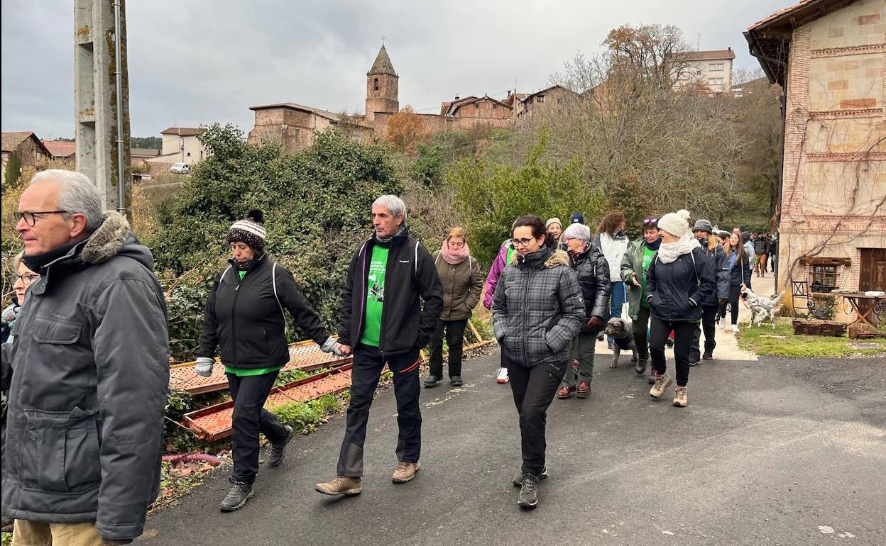 Más de 200 personas marchan contra el cáncer en El Rasillo