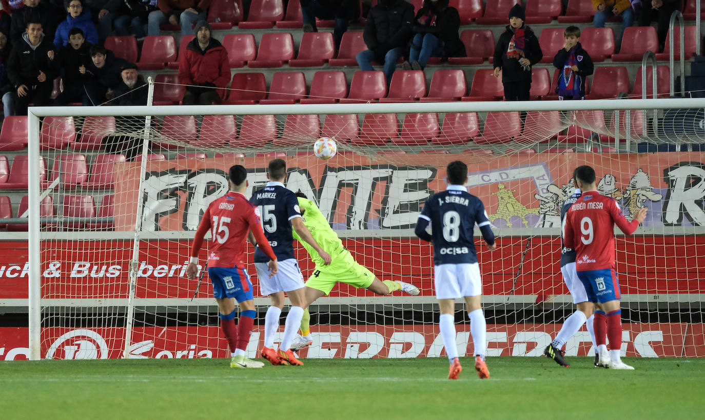 Fotos: El partido de la UD Logroñés frente al Numancia en Los Pajaritos