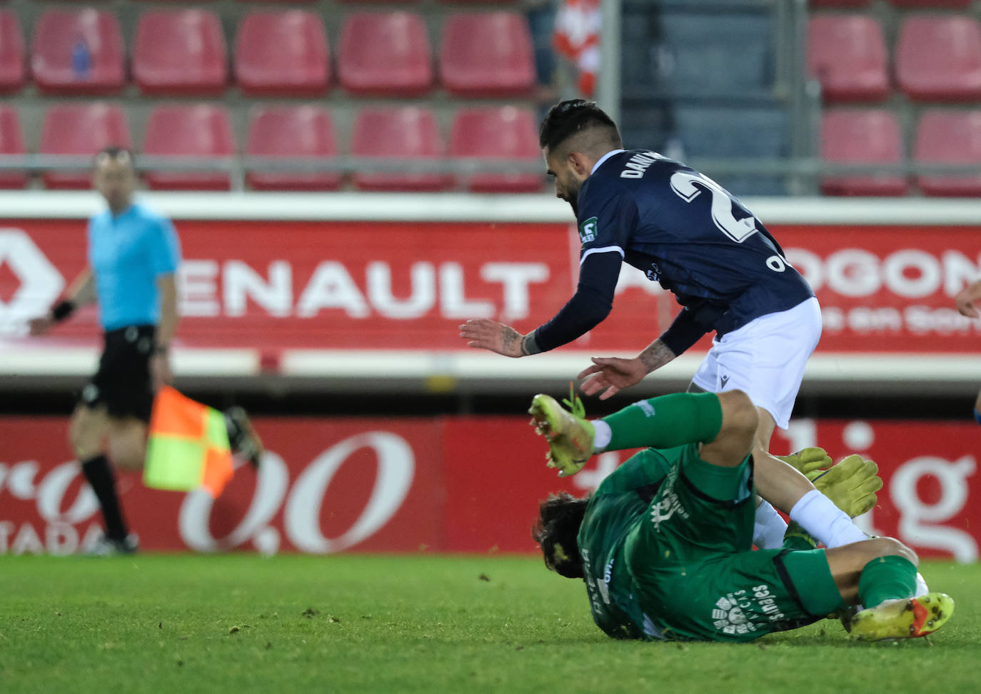 Fotos: El partido de la UD Logroñés frente al Numancia en Los Pajaritos