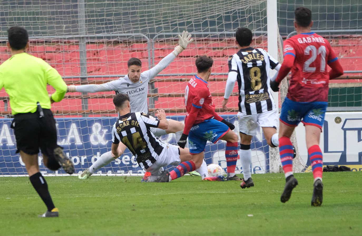 Fotos: El Calahorra empata con el Castellón