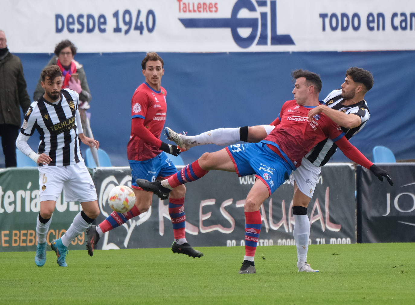 Fotos: El Calahorra empata con el Castellón