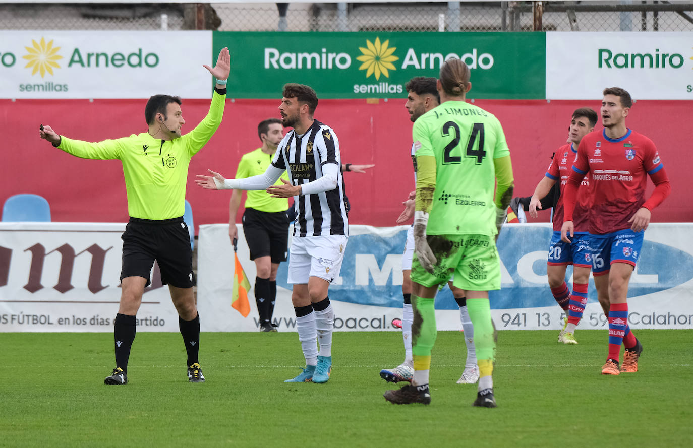 Fotos: El Calahorra empata con el Castellón