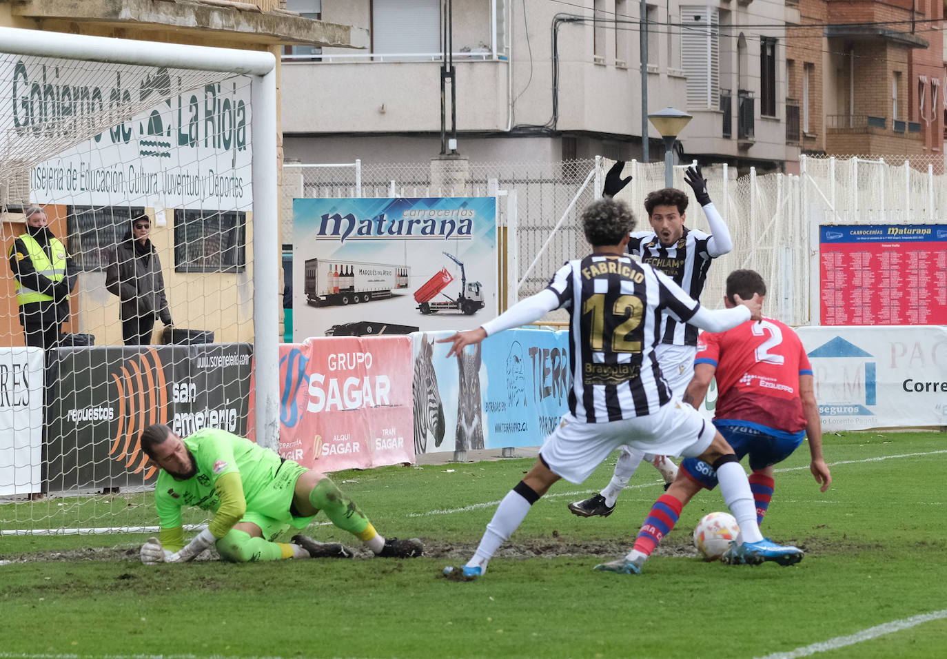 Fotos: El Calahorra empata con el Castellón