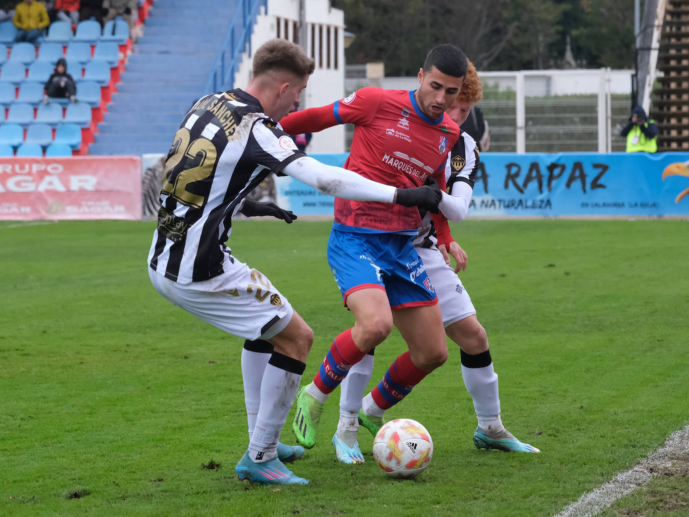 Fotos: El Calahorra empata con el Castellón