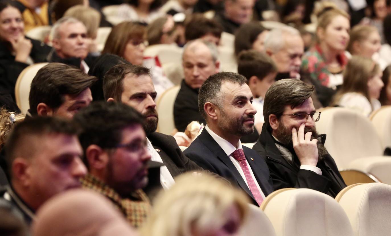 Fotos: Grupos de las parroquias ortodoxas rumanas cantaron en el auditorio de Logroño villancicos populares