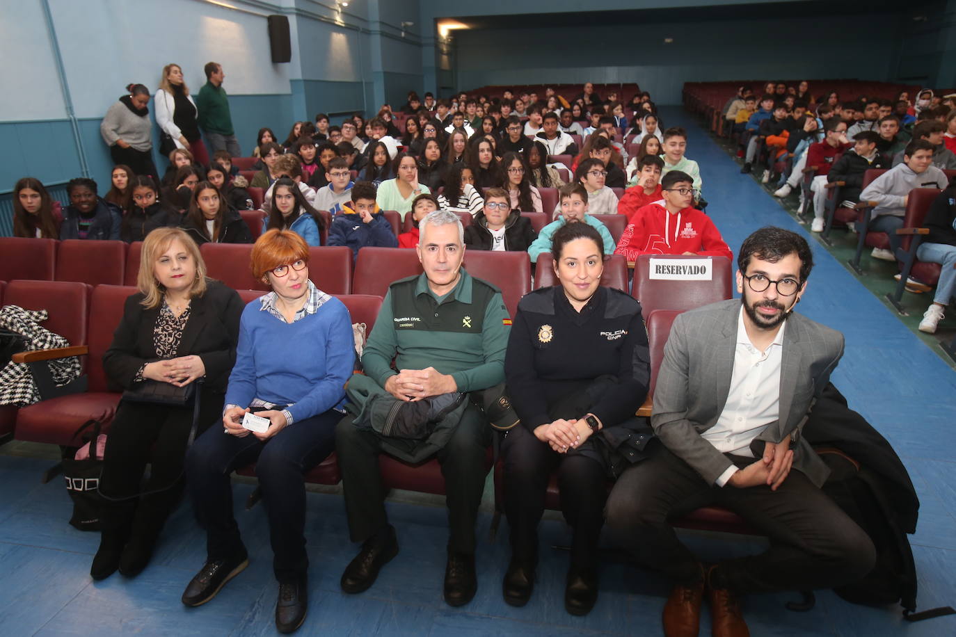 Fotos: Jornada sobre los riesgos de las redes sociales en el IES D&#039;Elhúyar