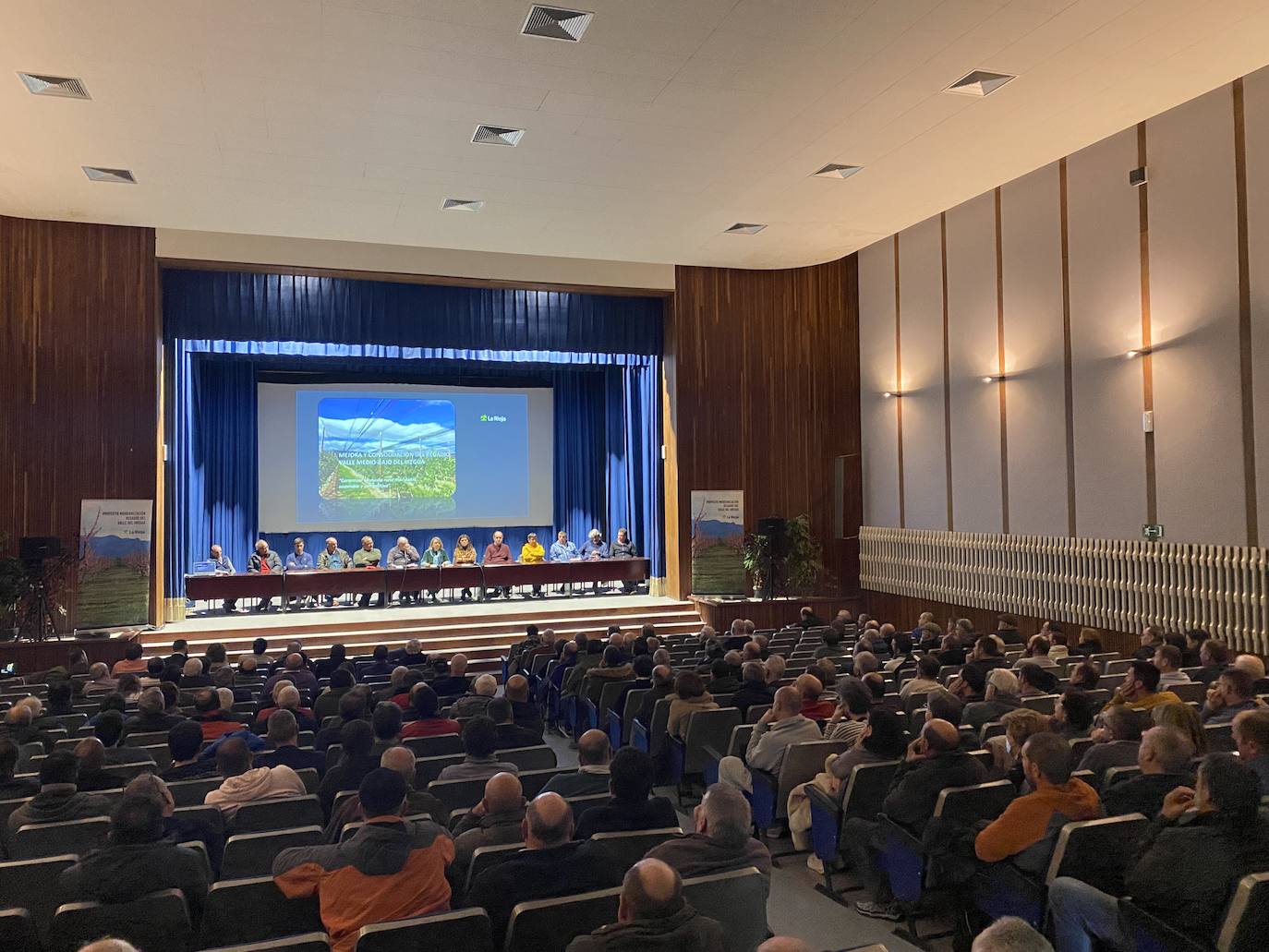 Imagen de la reunión convocada por el Gobierno de La Rioja y que reunió a 350 regantes. 