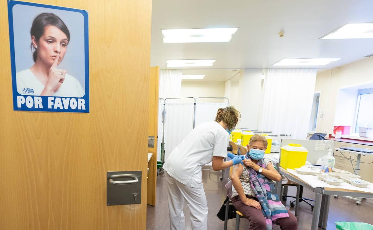 Centro de salud de Cascajos durante la campaña de vacunación de gripe del pasado octubre. 