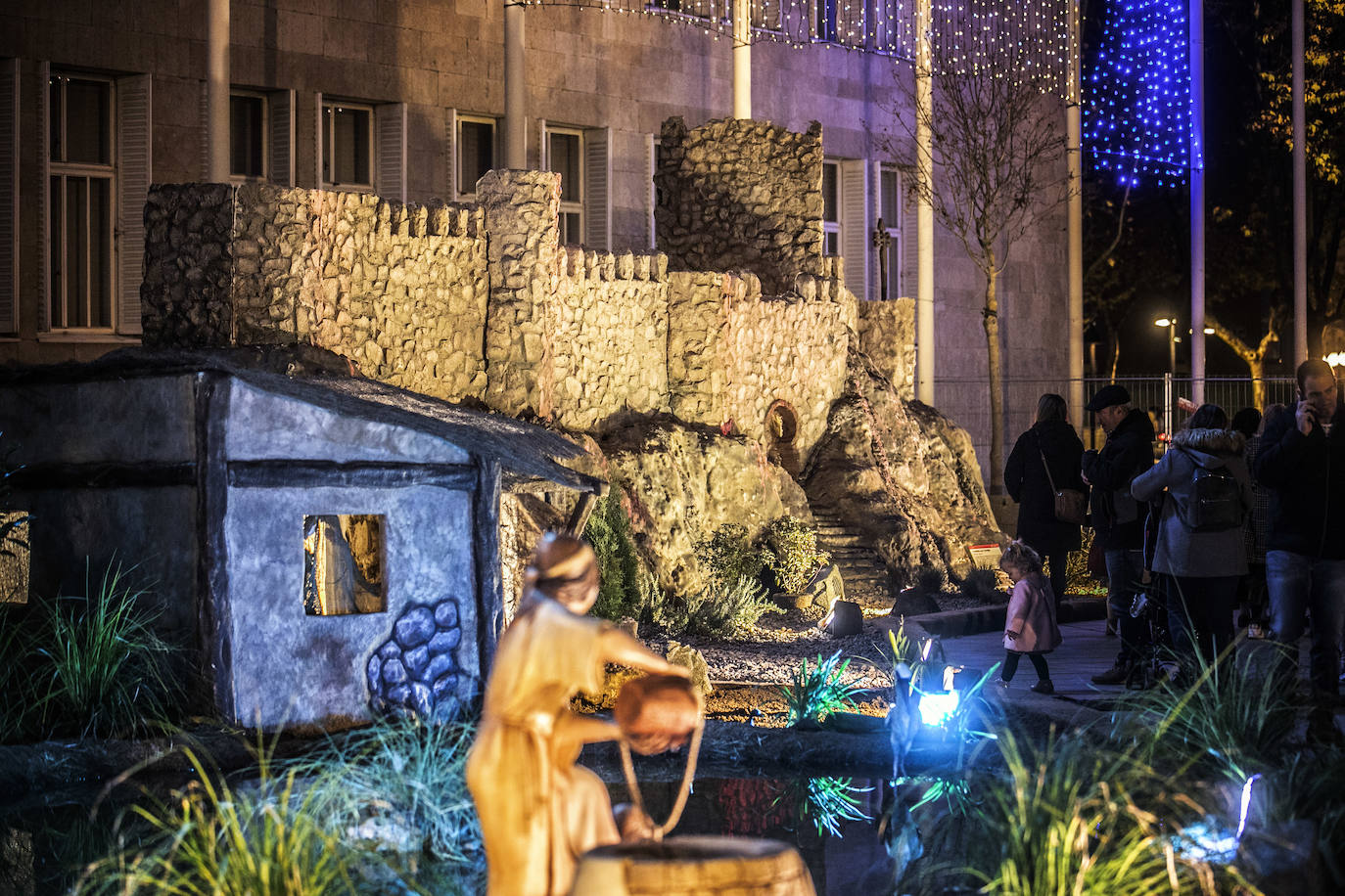 Fotos: Una visita nocturna al belén de Logroño