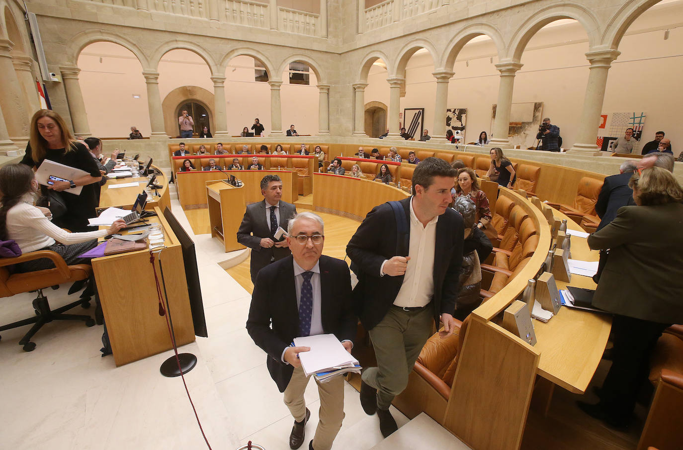 Fotos: El PP abandona el pleno y estudia un recurso de amparo ante el TC por la ley del Parque Natural del Alto Najerilla