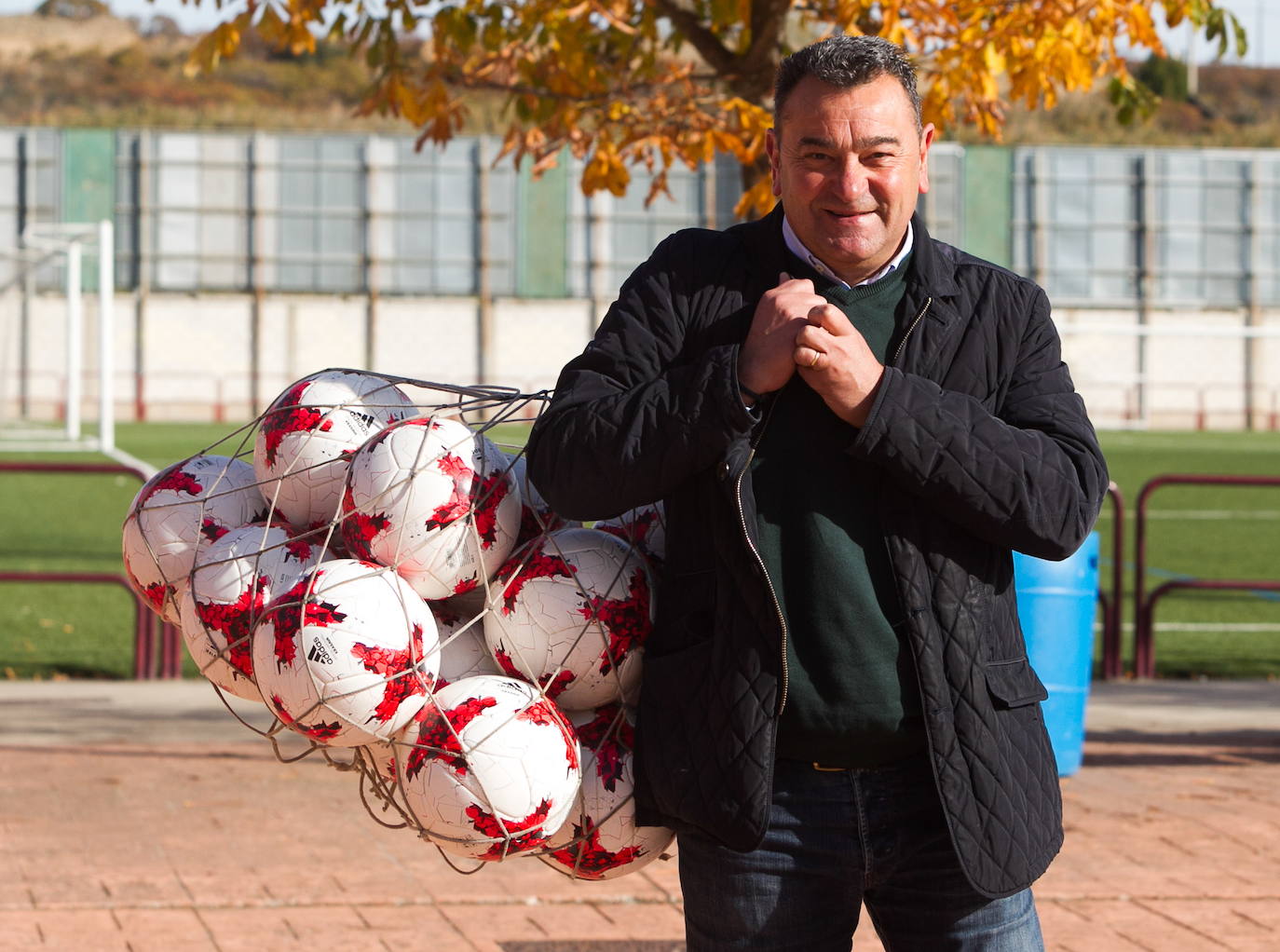 Carlos Pouso, trotamundos del fútbol, en el Mundial 82 cuando era director deportivo de la UDL. 