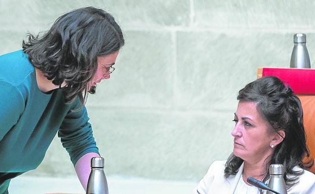 La consejera Romero, con la presidenta Andreu. 