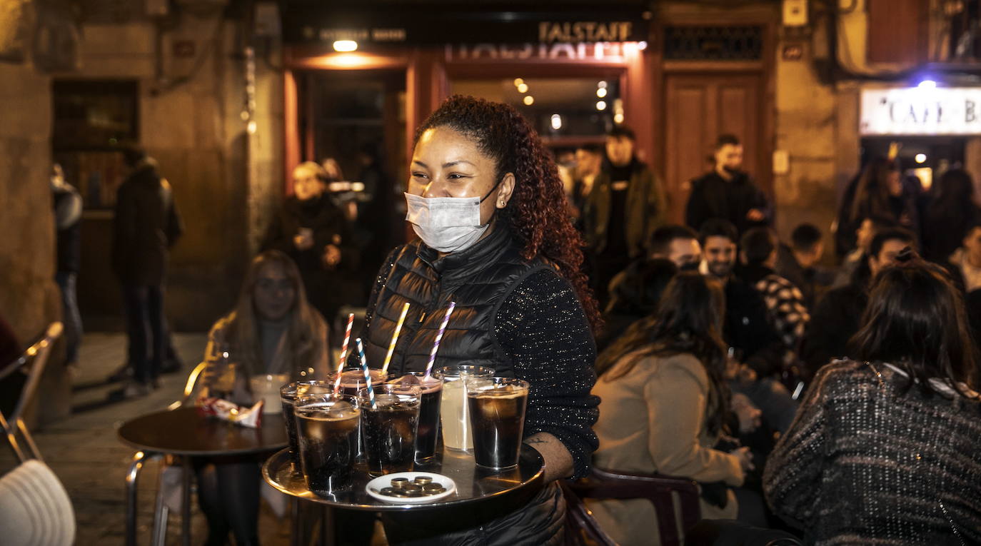 Frío y mascarillas en la Nochevieja del pasado año. 