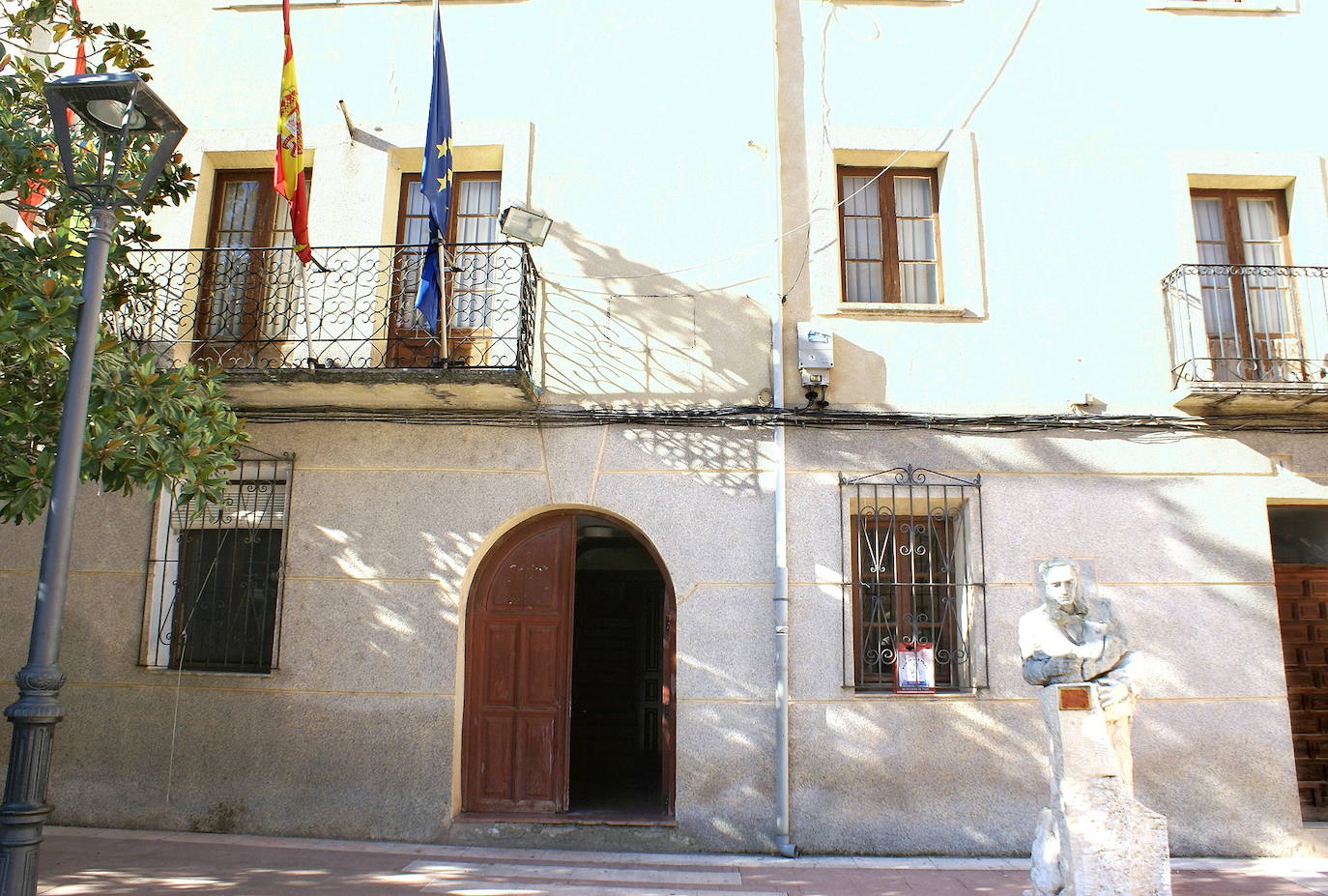 Imagen de la fachada del antiguo Ayuntmaiento. 