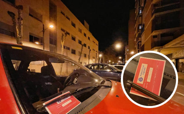 Uno de los vehículos advertidos en la calle Espartero.