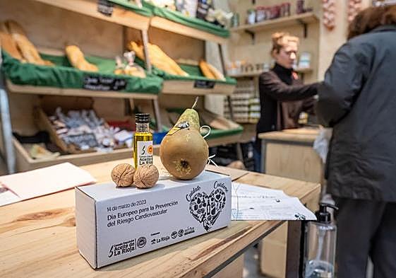 Lote de productos que la DOP Aceite de La Rioja entregó a los riojanos.