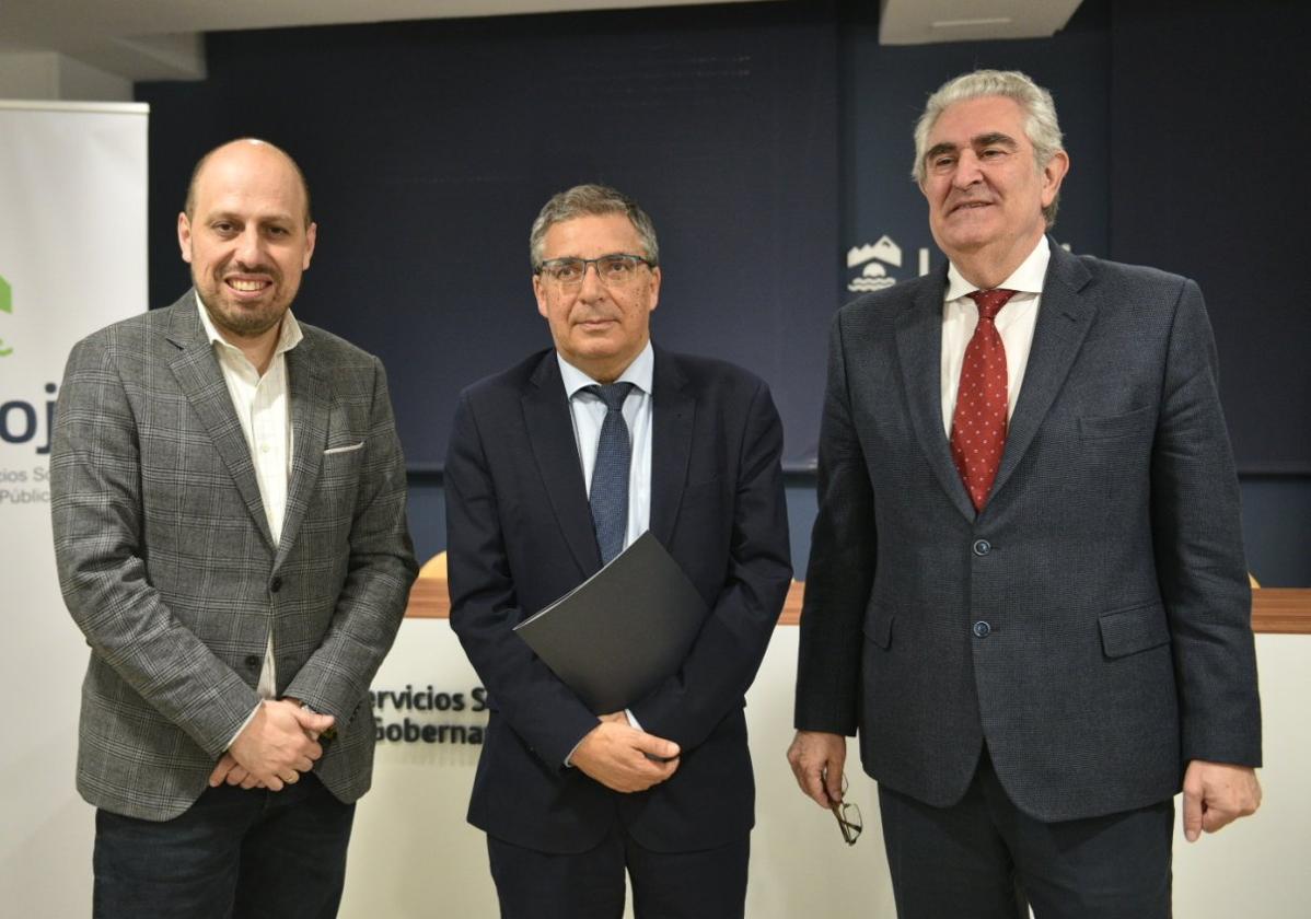 Jorge Medel, Pablo Rubio y Javier Marca, en la firma del convenio.