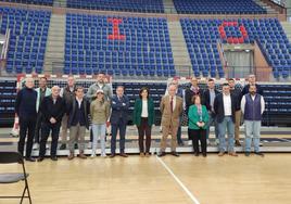 Miembros del Ejecutivo regional y responsables de los clubes de referencia, en el Palacio de los Deportes.