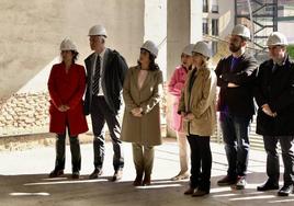 Representantes políticos, durante la visita de este miércoles a las obras del centro de salud de 'La Villanueva'.