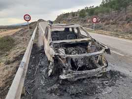 Arde un coche en la LR-289 en el término de Alfaro