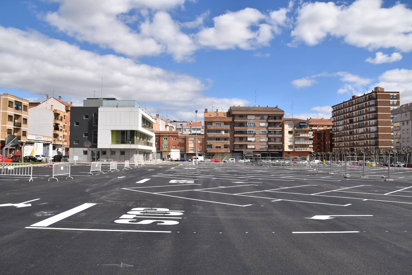 Aparcamiento de El Silo tras las obras de mejora.
