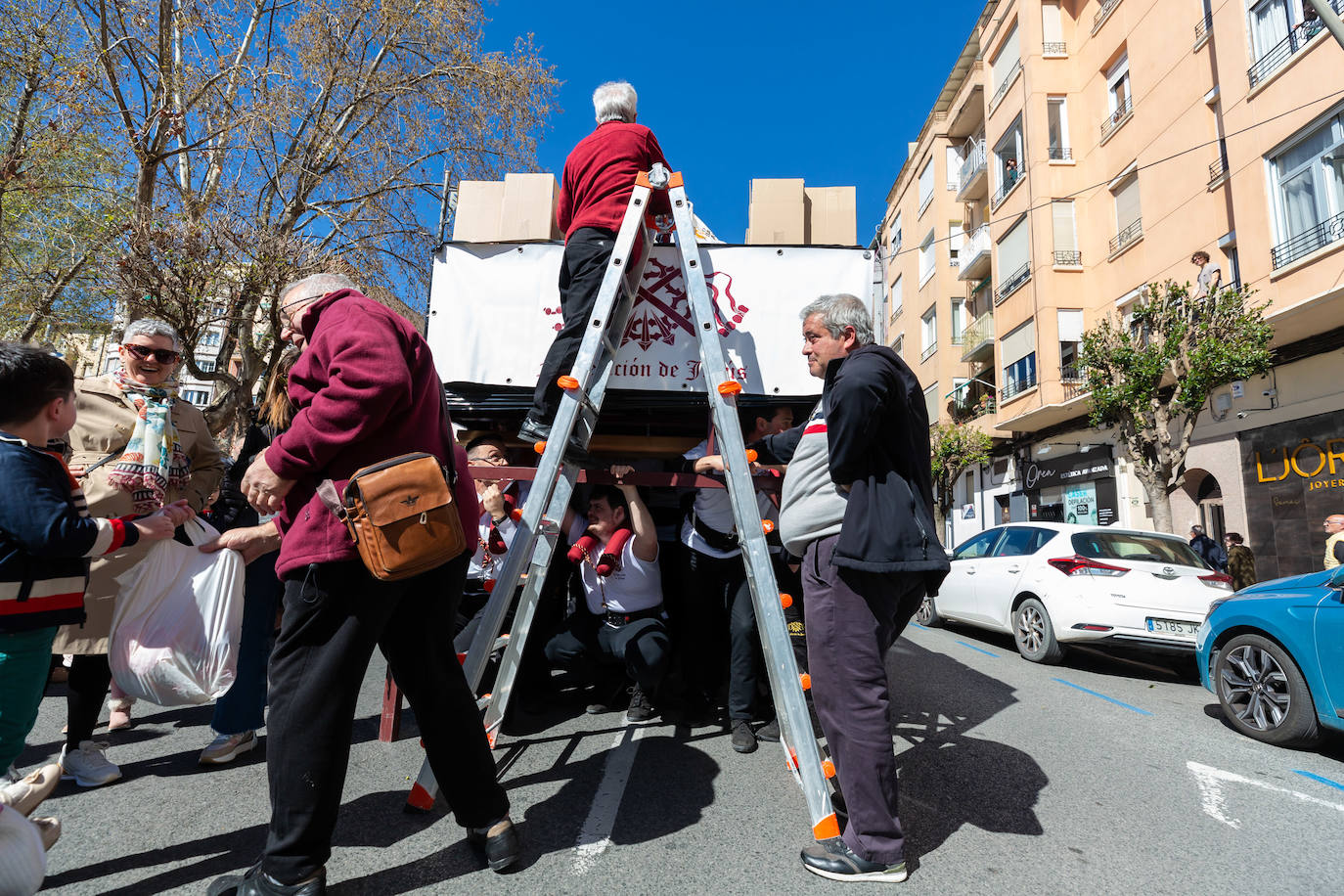 La solidaridad de las cofradías de la Flagelación y Jesús Nazareno