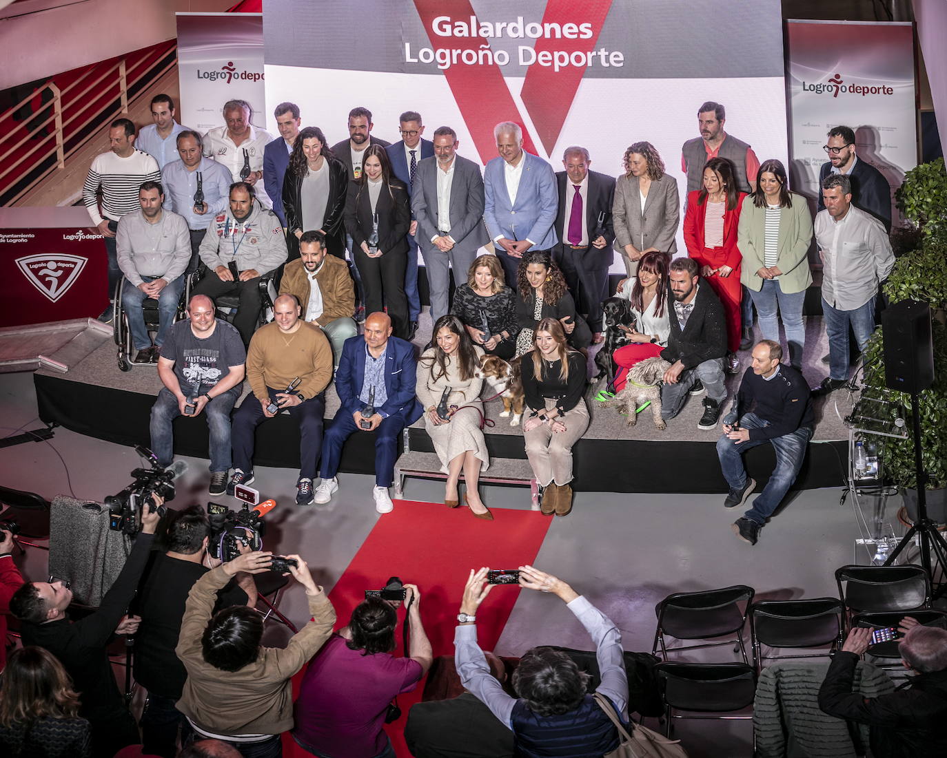 Los galardonados por Logroño Deporte, al finalizar la gala.