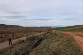 Canal de la margen izquierda del Najerilla, a su paso por la localidad de Hormilla.