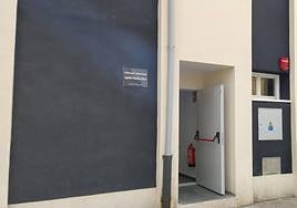 Entrada del albergue municipal 'Agustín Martínez Royo' en Alcanadre.