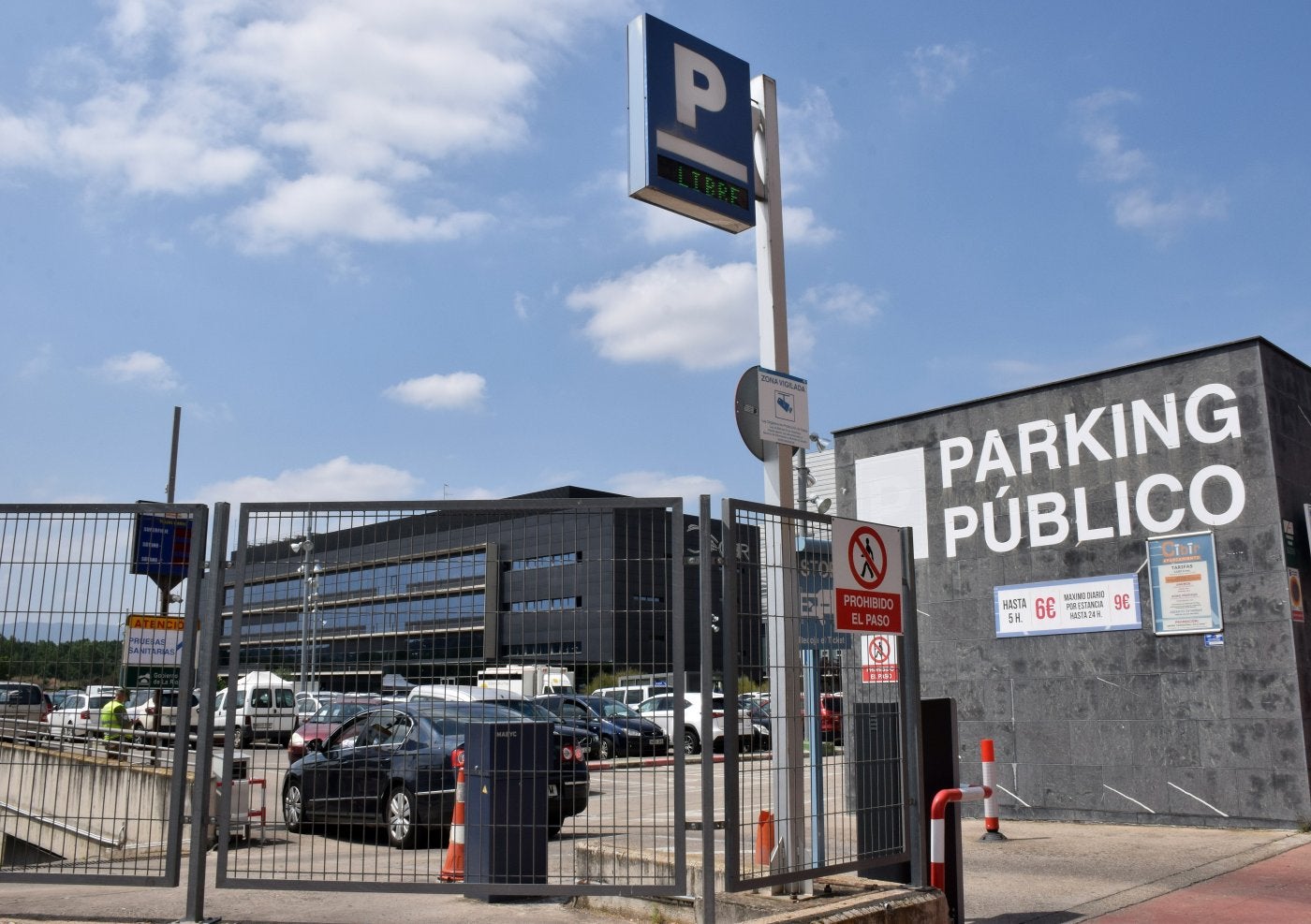 El parking del Cibir se ubica junto al Hospital San Pedro.