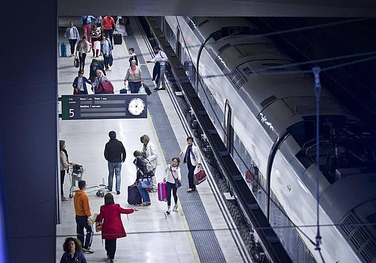 Llegada del tren de Madrid a Logroño.