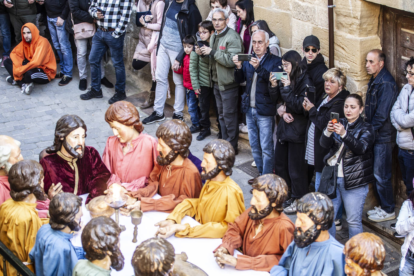 Miles de personas acuden a los Picaos de San Vicente de la Sonsierra