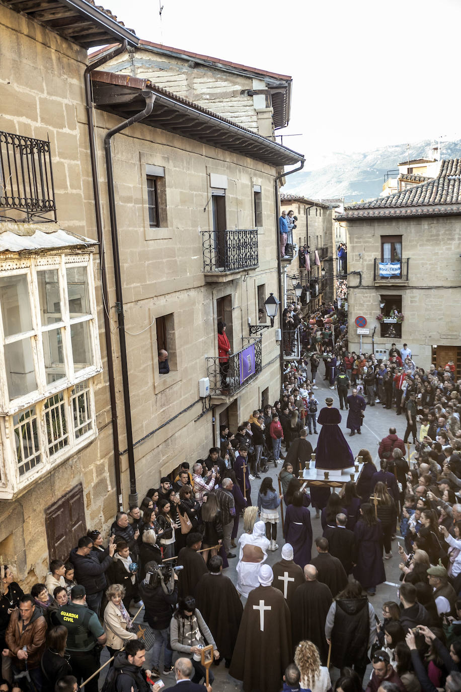 Miles de personas acuden a los Picaos de San Vicente de la Sonsierra