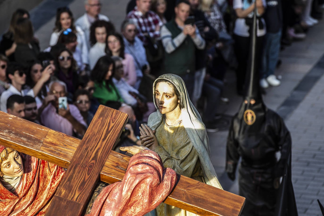 La procesión del Santo Entierro llena Logroño