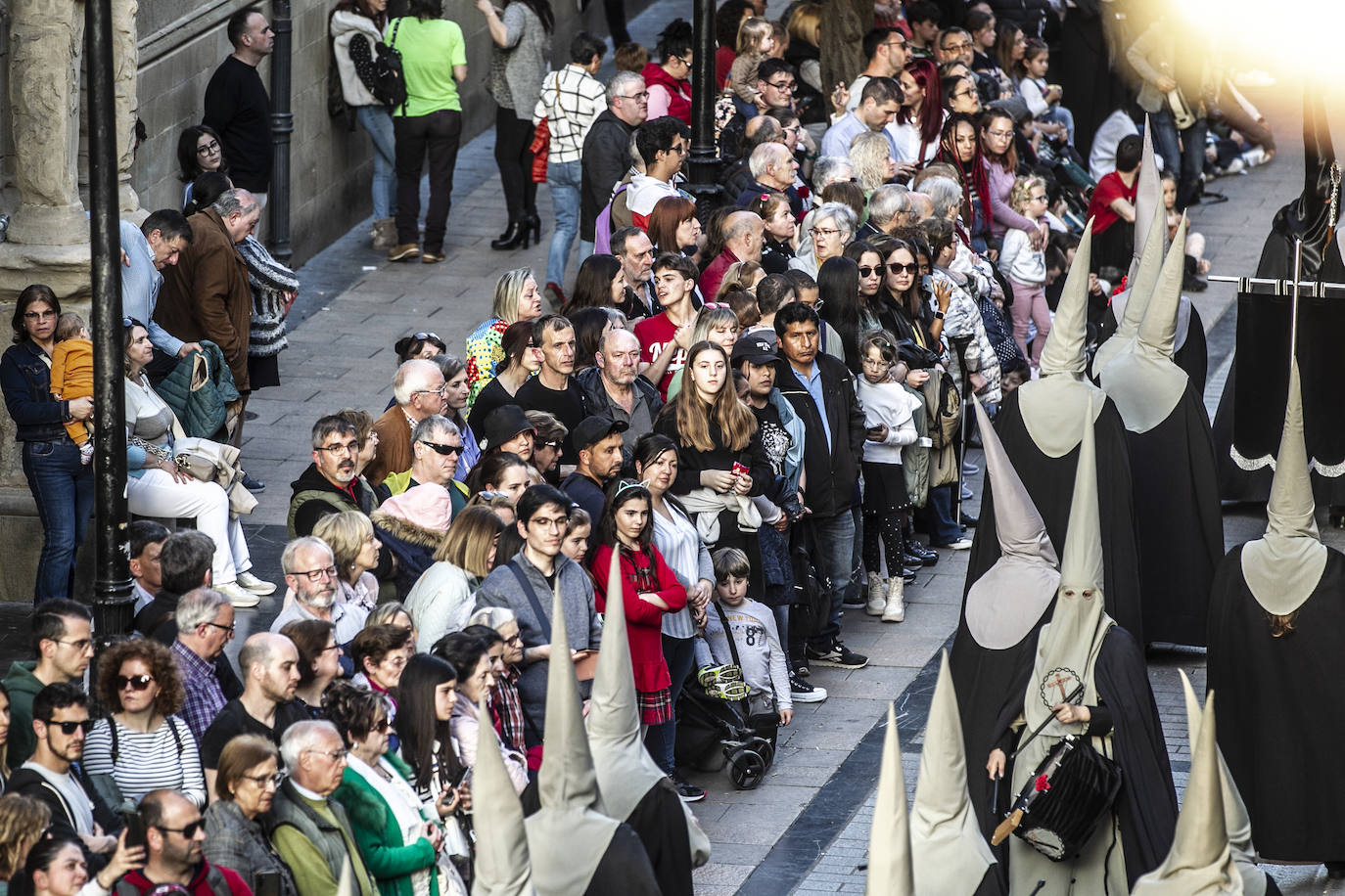 La procesión del Santo Entierro llena Logroño