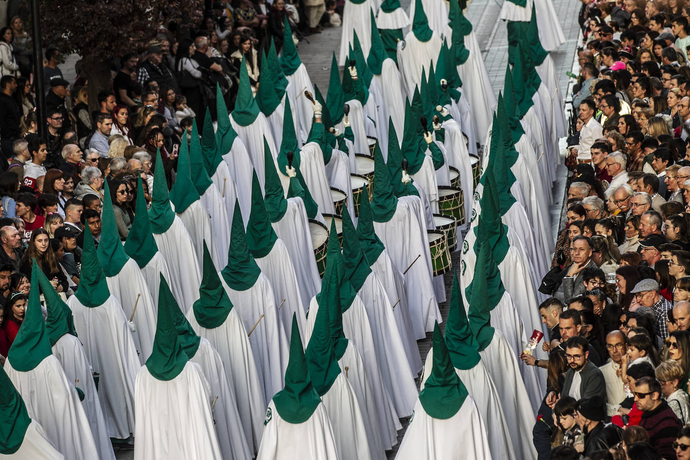 La procesión del Santo Entierro llena Logroño