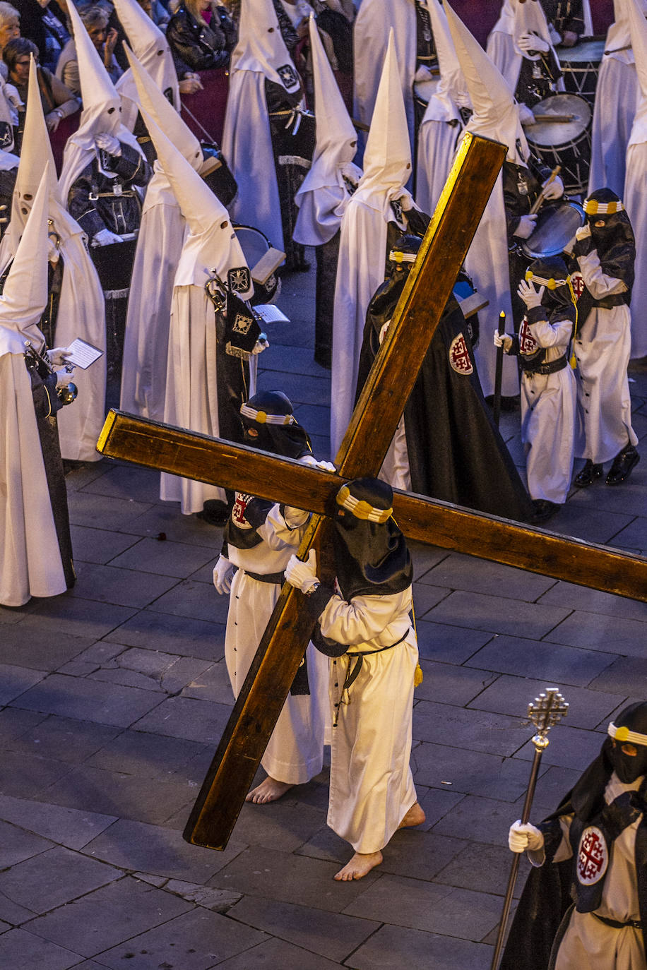La procesión del Santo Entierro llena Logroño
