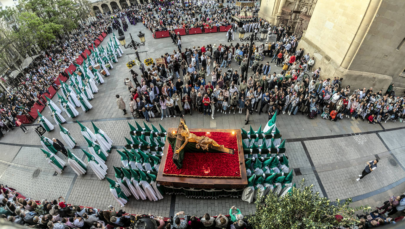 La procesión del Santo Entierro llena Logroño