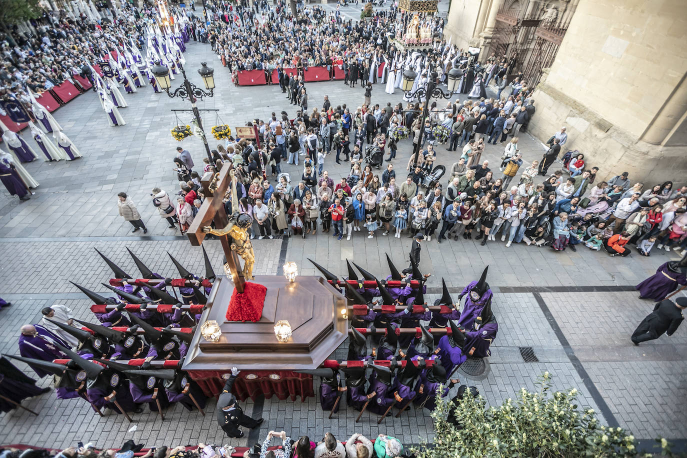 La procesión del Santo Entierro llena Logroño