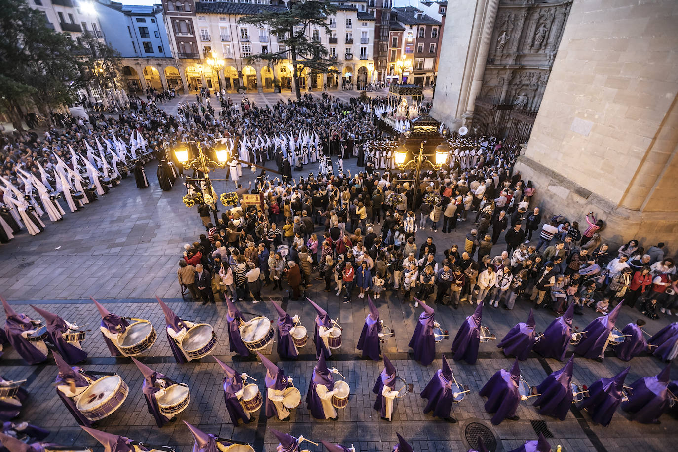 La procesión del Santo Entierro llena Logroño