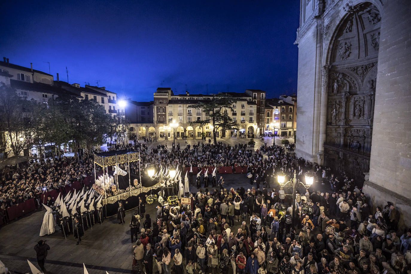 La procesión del Santo Entierro llena Logroño