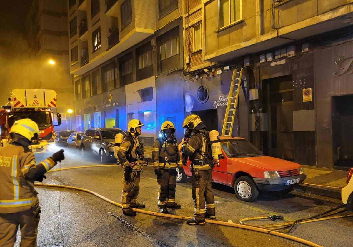 Actuación de los bomberos, el pasado día 1 en la discoteca Bella Época.