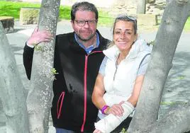David y Amaia, en el jardín de Salvatorianos, en Logroño, donde tiene una de sus sedes la entidad Proyecto Hombre La Rioja.