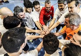 Saludo y grito de guerra en el último encuentro de esta temporada.