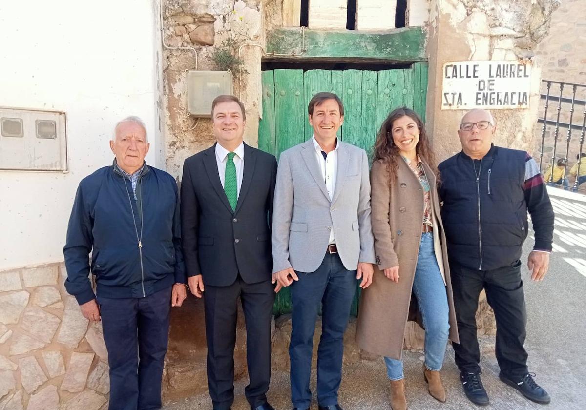 Óscar Fernández, entre Alberto Bretón y Sonsoles Soriano.