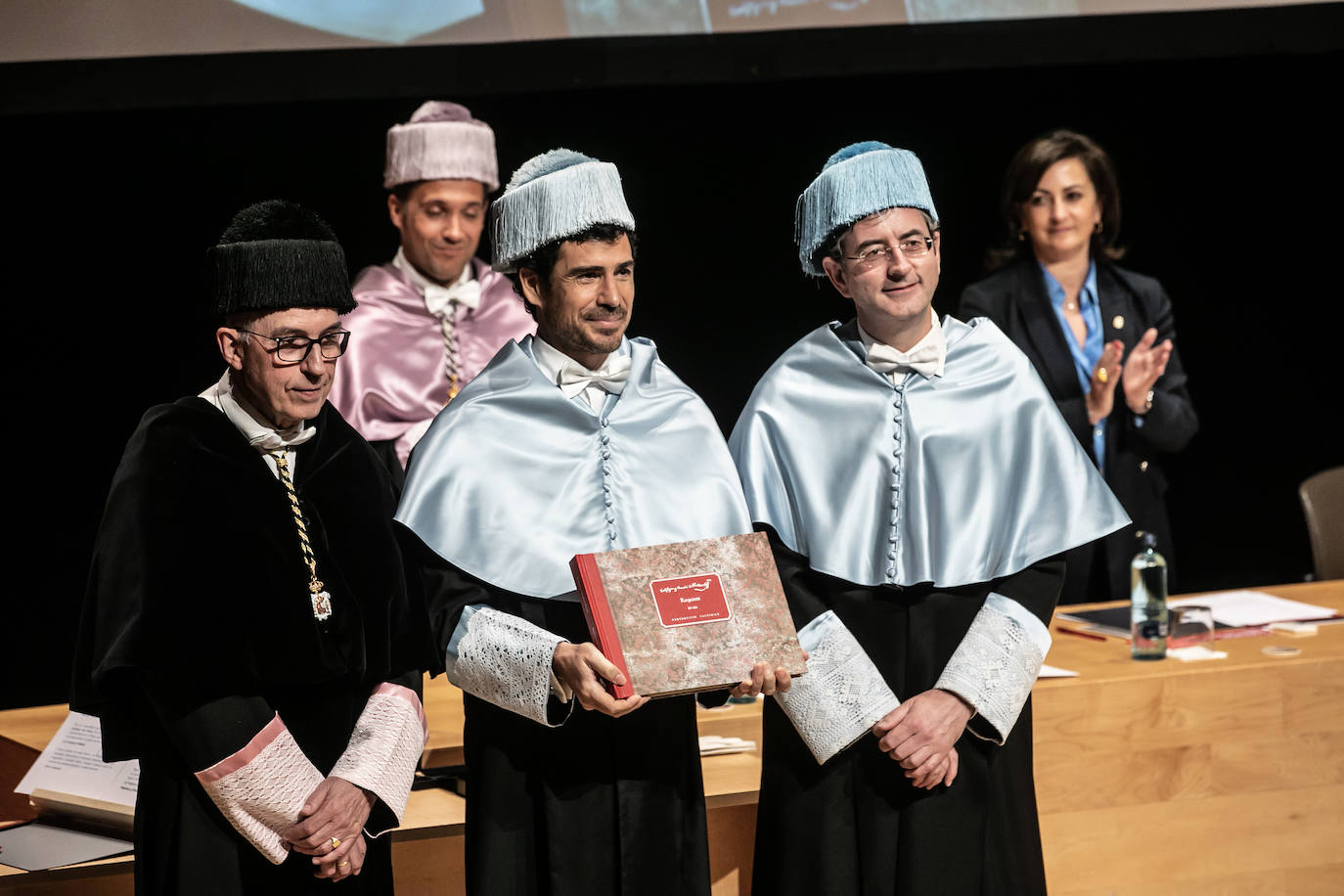 Pablo Sáinz-Villegas, investido Doctor Honoris Causa de la UR